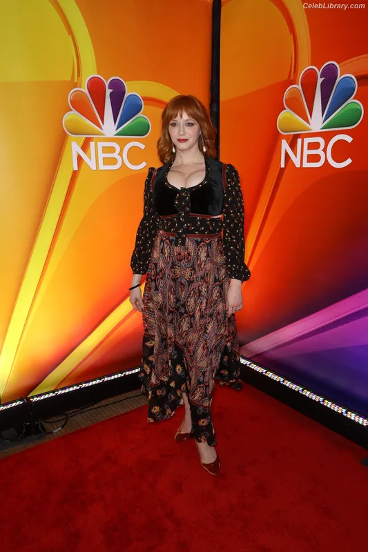 Christina Hendricks photo 7 of 2758