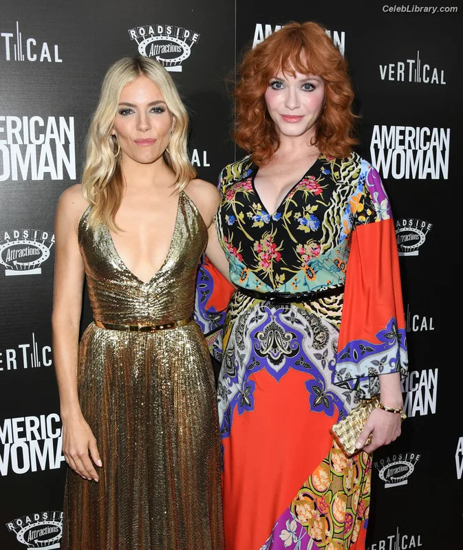 Christina Hendricks photo 7 of 2758