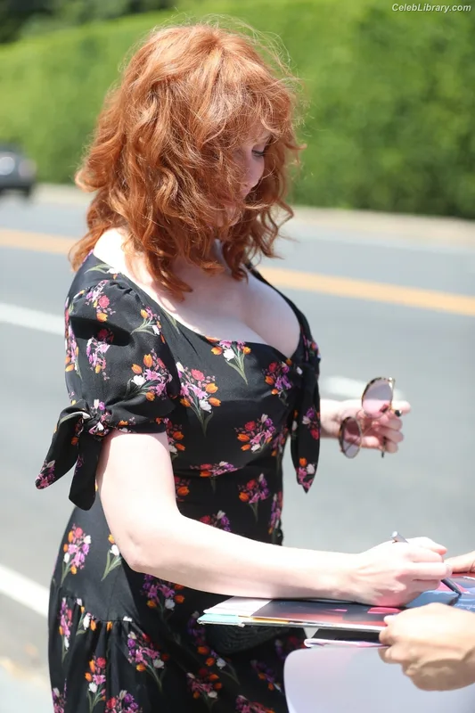 Christina Hendricks photo 6 of 2758