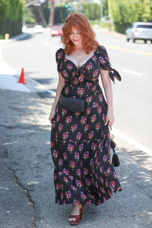 Christina Hendricks photo 7 of 2758
