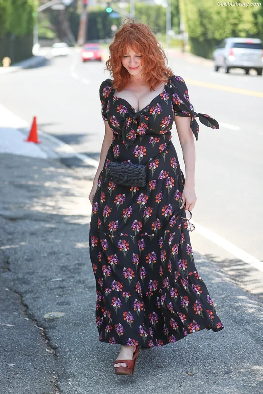 Christina Hendricks photo 8 of 2758