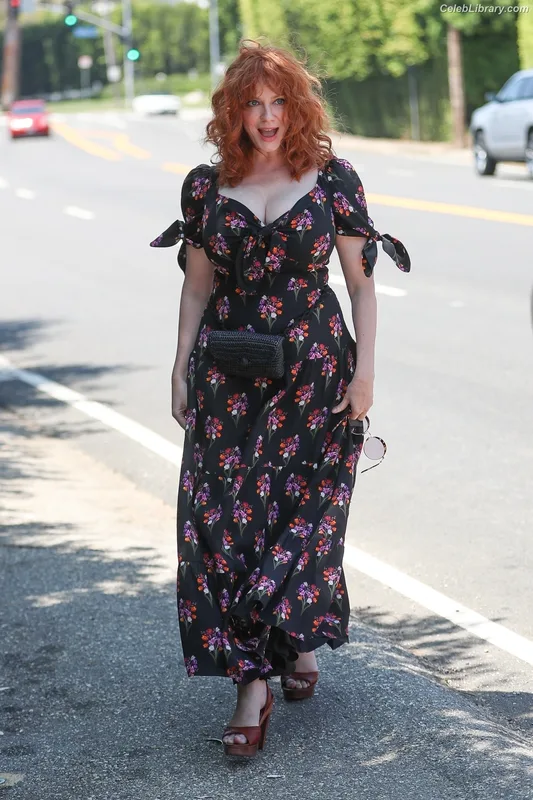 Christina Hendricks photo 11 of 2758