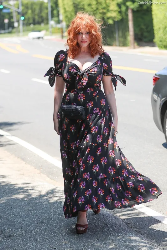 Christina Hendricks photo 12 of 2758