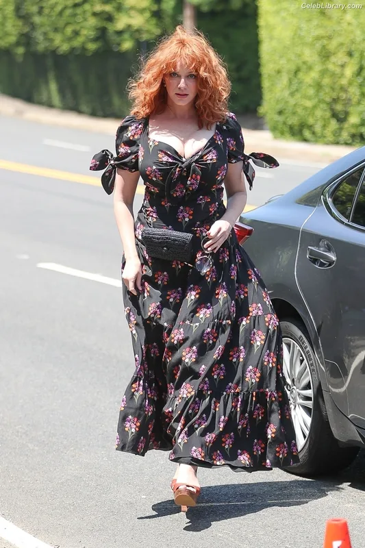 Christina Hendricks photo 16 of 2758