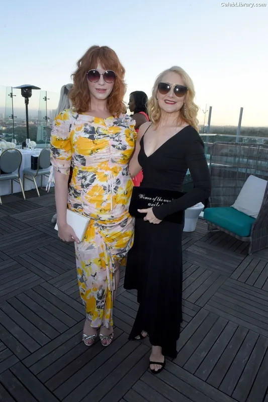 Christina Hendricks photo 6 of 2758