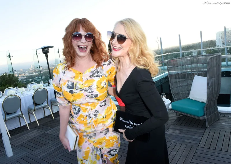 Christina Hendricks photo 7 of 2758