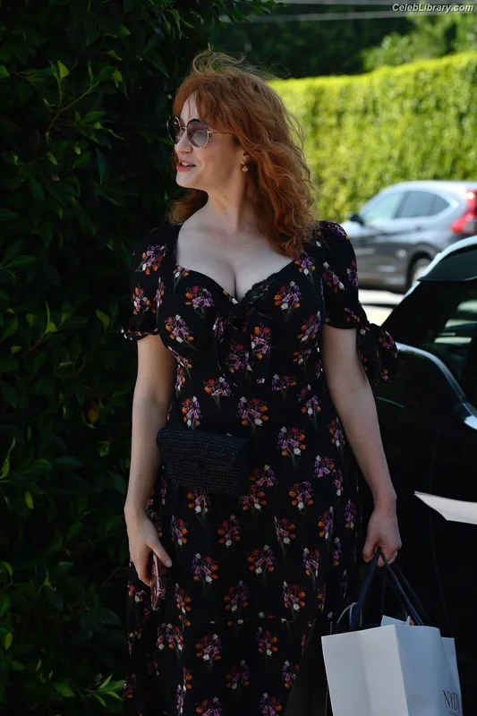 Christina Hendricks photo 19 of 2758