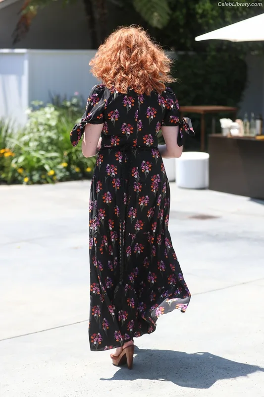 Christina Hendricks photo 4 of 2758