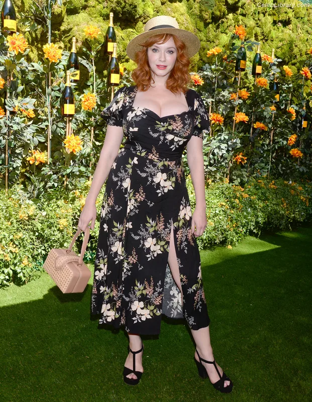 Christina Hendricks photo 19 of 2758