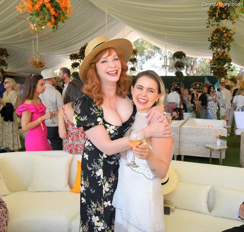 Christina Hendricks photo 22 of 2758