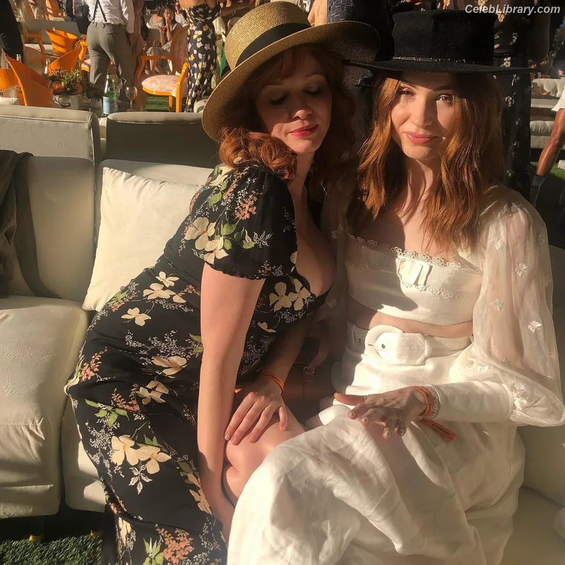 Christina Hendricks photo 3 of 2758