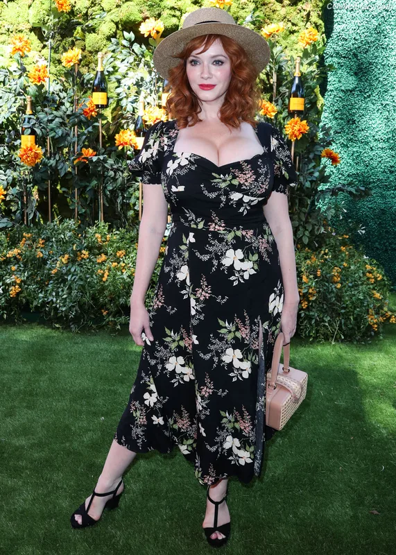 Christina Hendricks photo 16 of 2758
