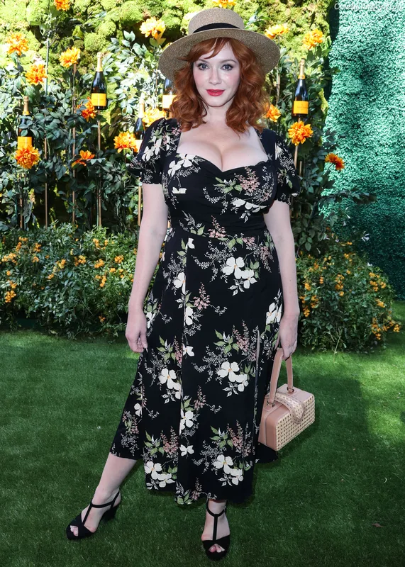Christina Hendricks photo 8 of 2758