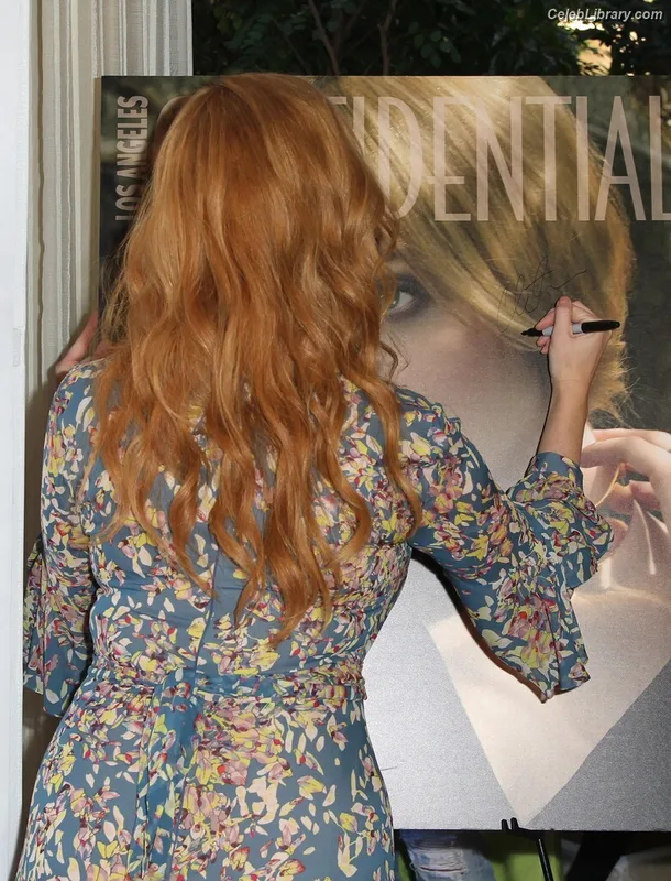 Christina Hendricks photo 10 of 2758