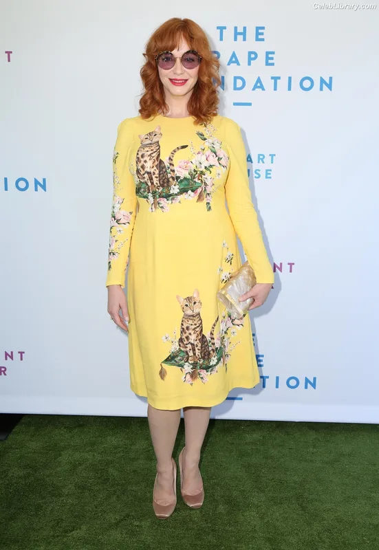 Christina Hendricks photo 2 of 2758