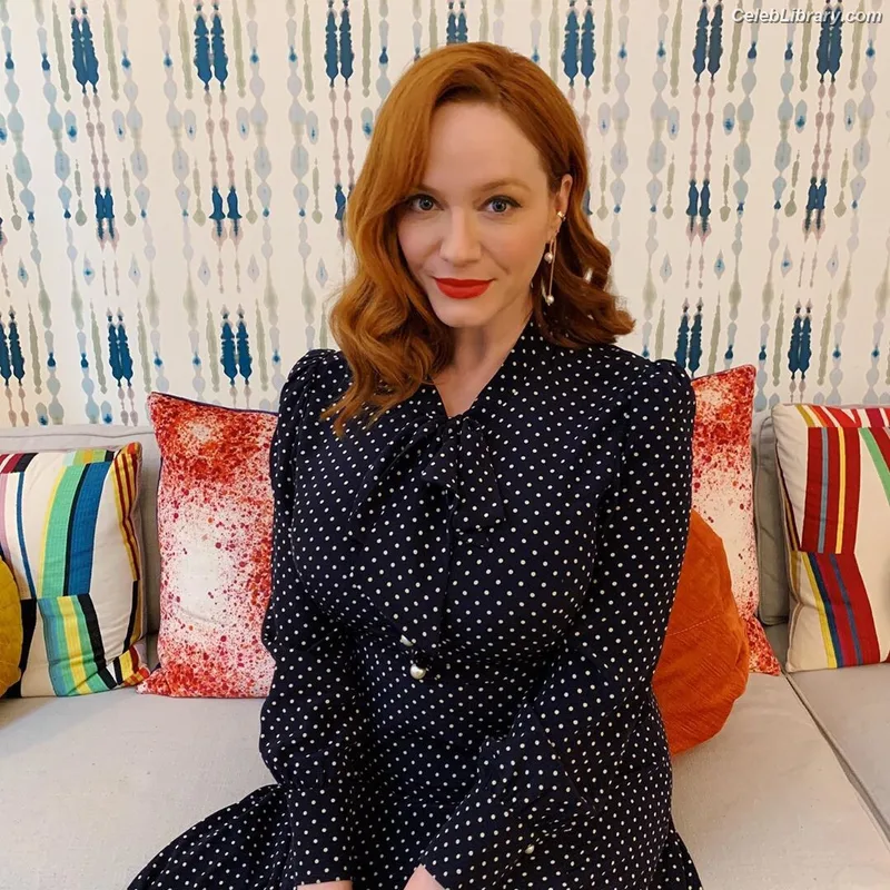 Christina Hendricks photo 7 of 2758