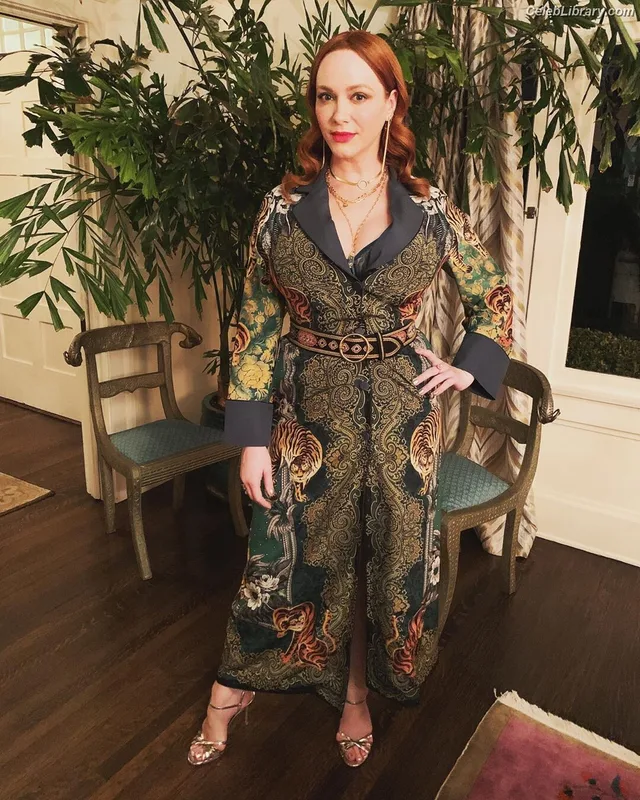 Christina Hendricks photo 15 of 2758