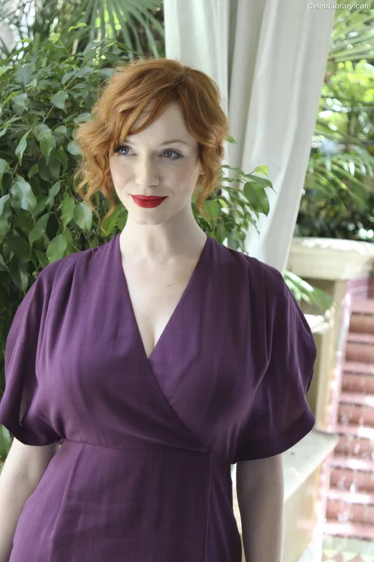 Christina Hendricks photo 16 of 2758