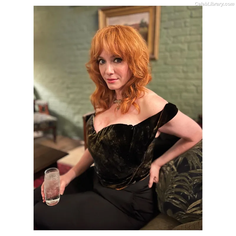 Christina Hendricks photo 17 of 2758
