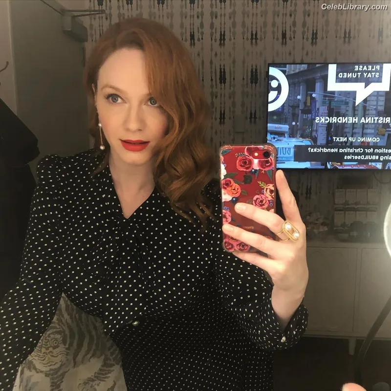 Christina Hendricks photo 18 of 2758