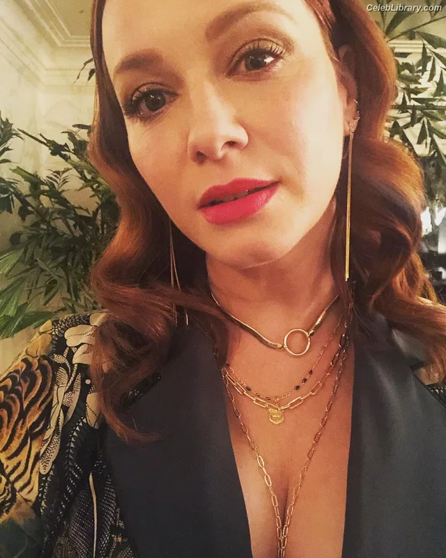 Christina Hendricks photo 5 of 2758