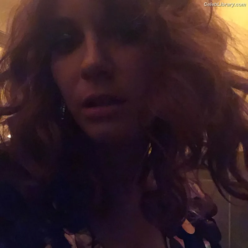 Christina Hendricks photo 6 of 2758
