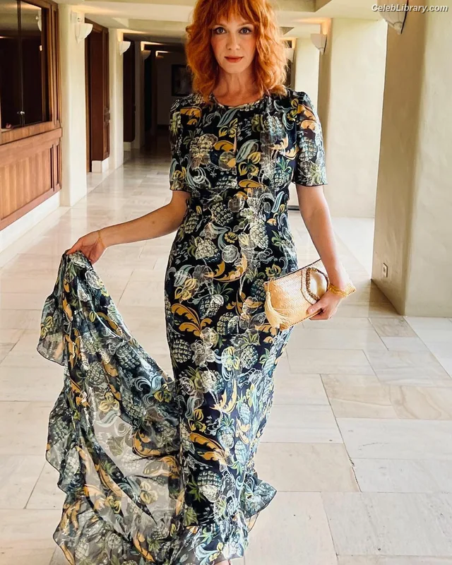 Christina Hendricks photo 23 of 2758