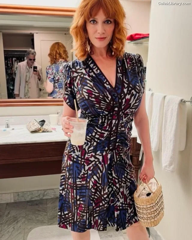 Christina Hendricks photo 1 of 2758