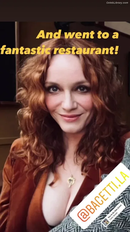 Christina Hendricks photo 2 of 2758