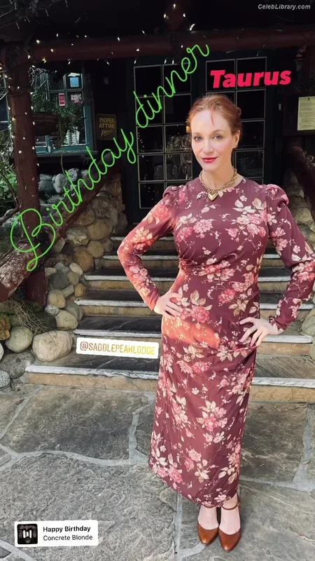 Christina Hendricks photo 5 of 2758