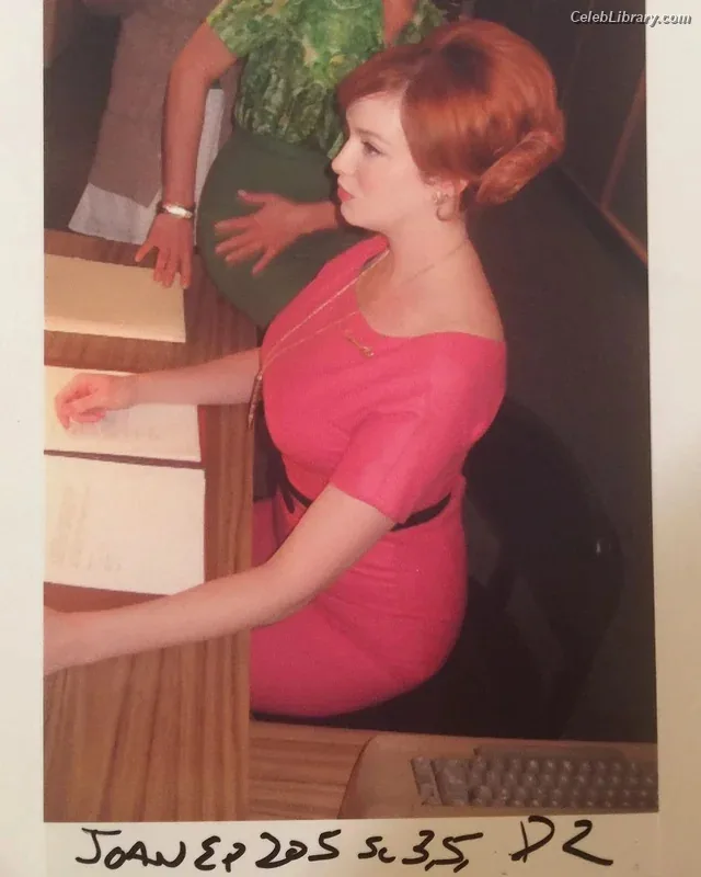 Christina Hendricks photo 8 of 2758