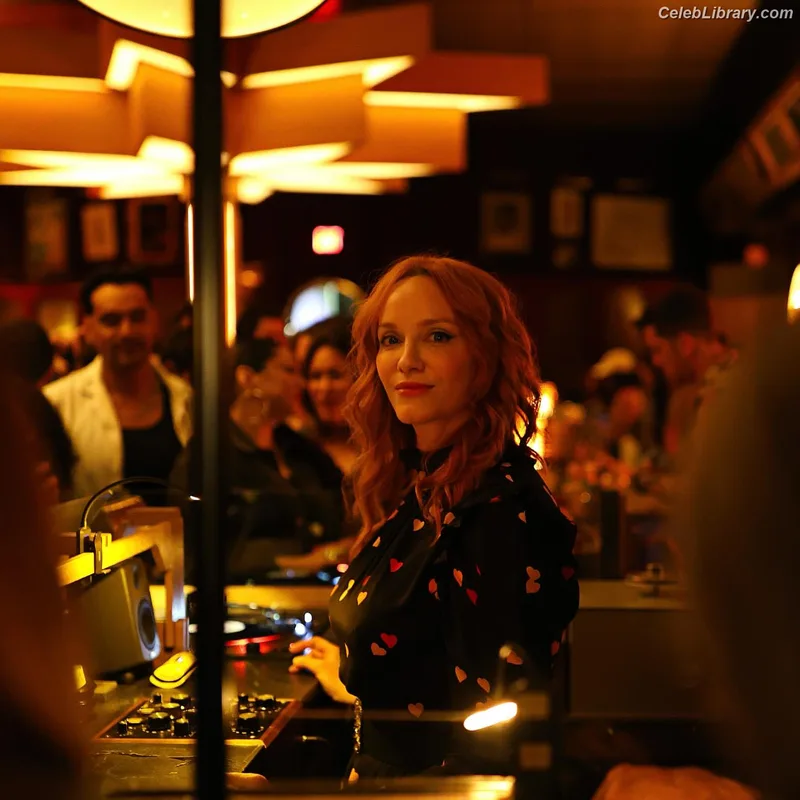 Christina Hendricks photo 10 of 2758