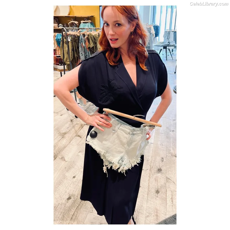 Christina Hendricks photo 16 of 2758