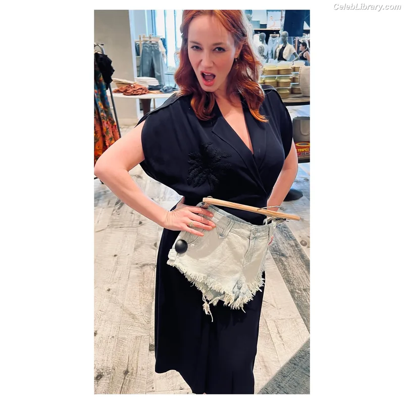 Christina Hendricks photo 17 of 2758