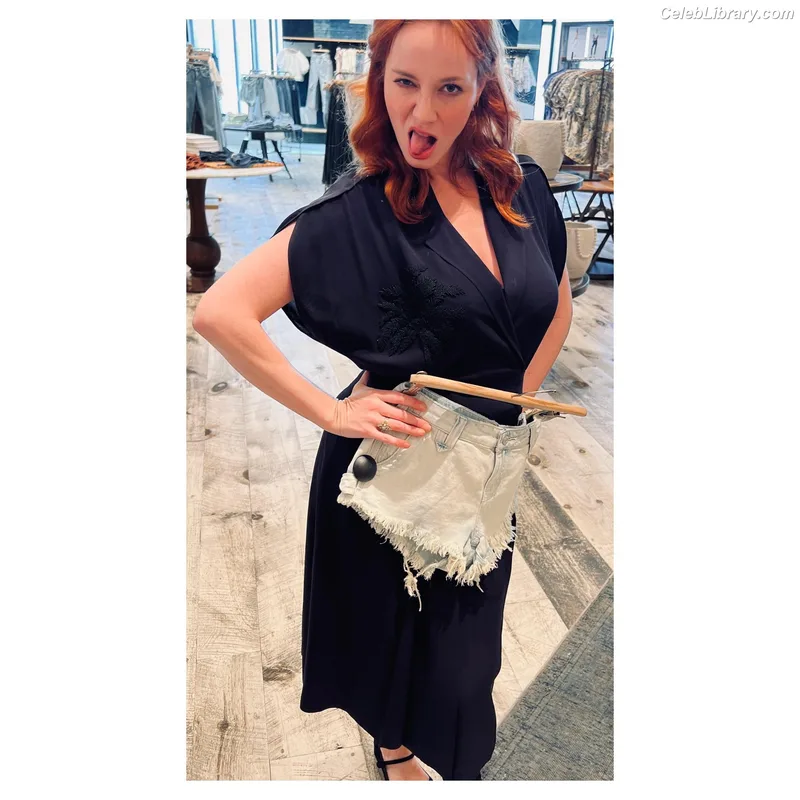 Christina Hendricks photo 18 of 2758