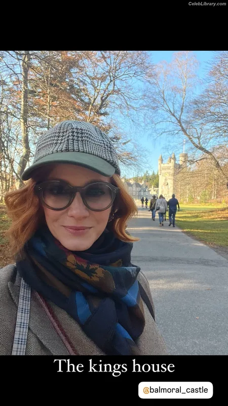 Christina Hendricks photo 8 of 2758