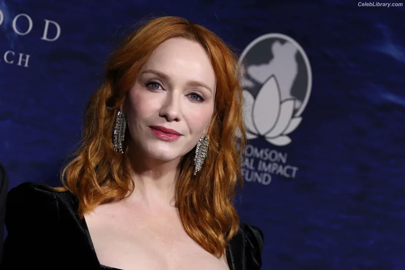 Christina Hendricks photo 1 of 2758