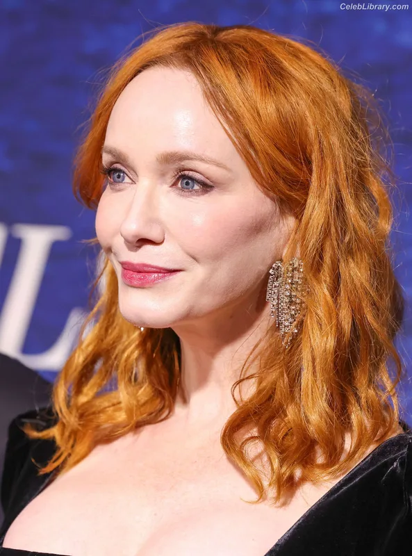 Christina Hendricks photo 3 of 2758