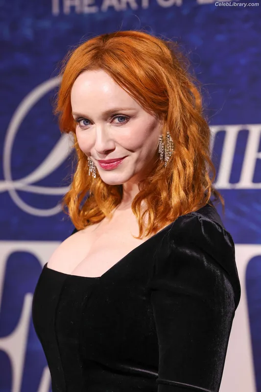 Christina Hendricks photo 4 of 2758