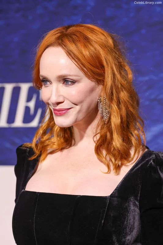 Christina Hendricks photo 6 of 2758
