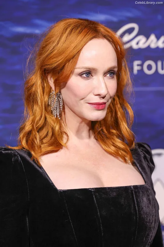 Christina Hendricks photo 7 of 2758