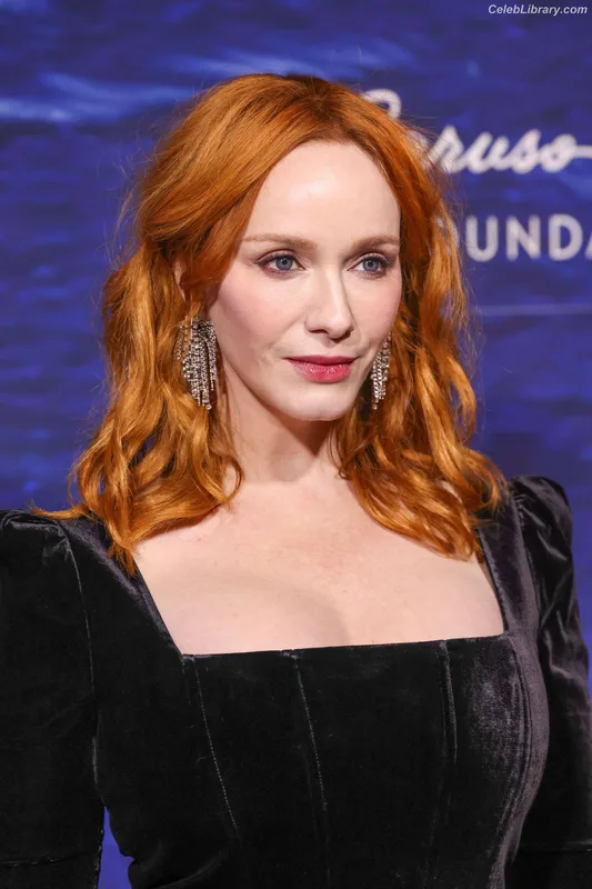 Christina Hendricks photo 9 of 2758