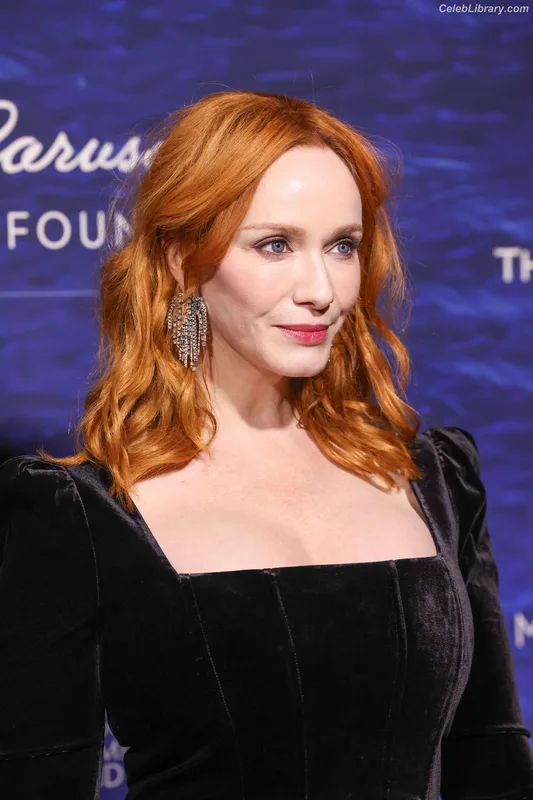 Christina Hendricks photo 10 of 2758