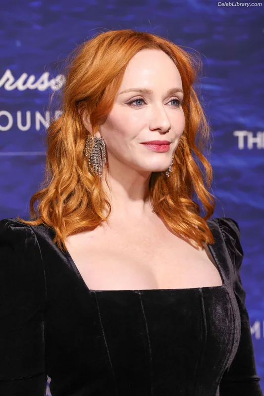 Christina Hendricks photo 11 of 2758