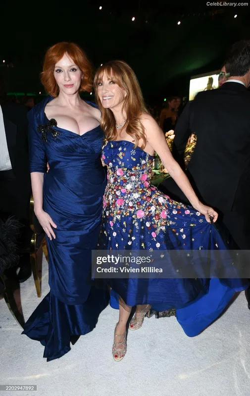 Christina Hendricks photo 19 of 2758