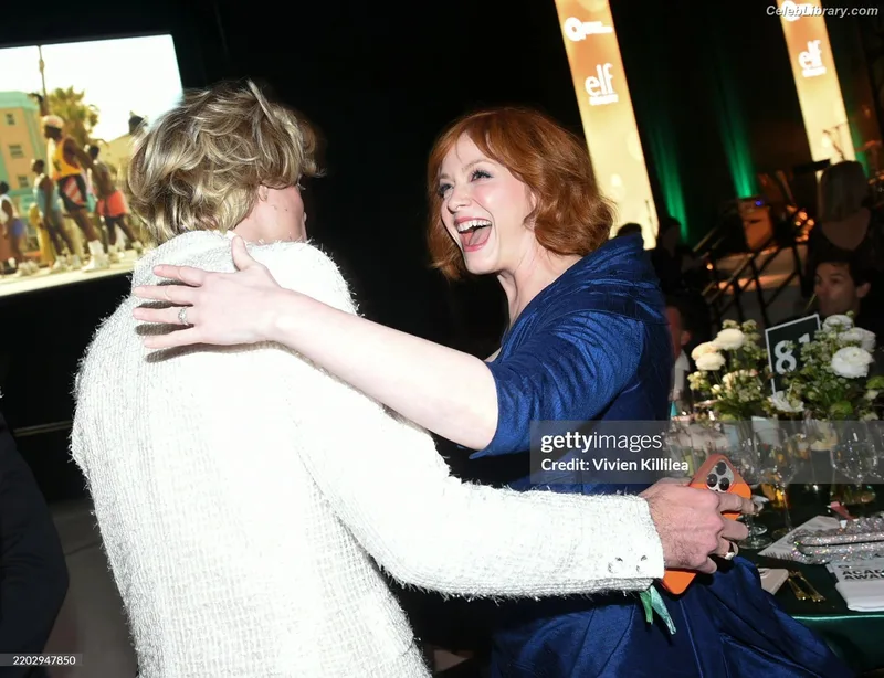 Christina Hendricks photo 2 of 2758