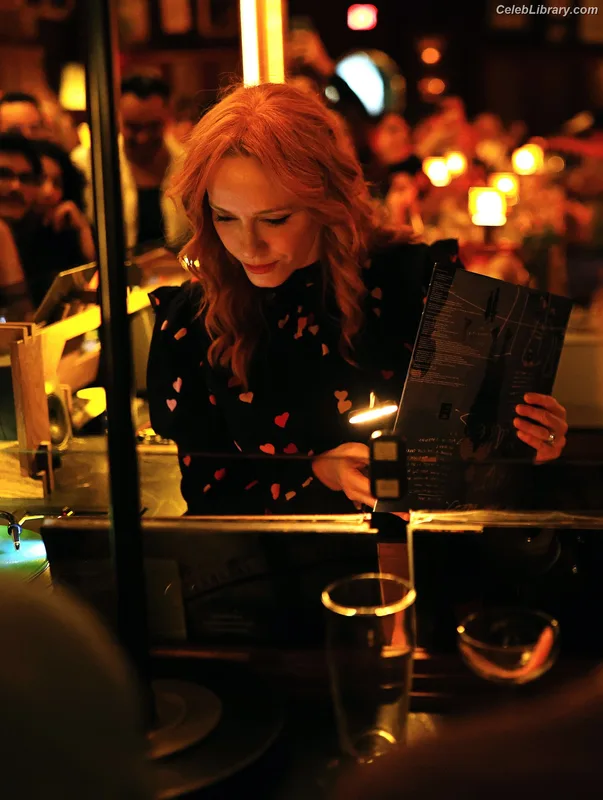 Christina Hendricks photo 8 of 2758