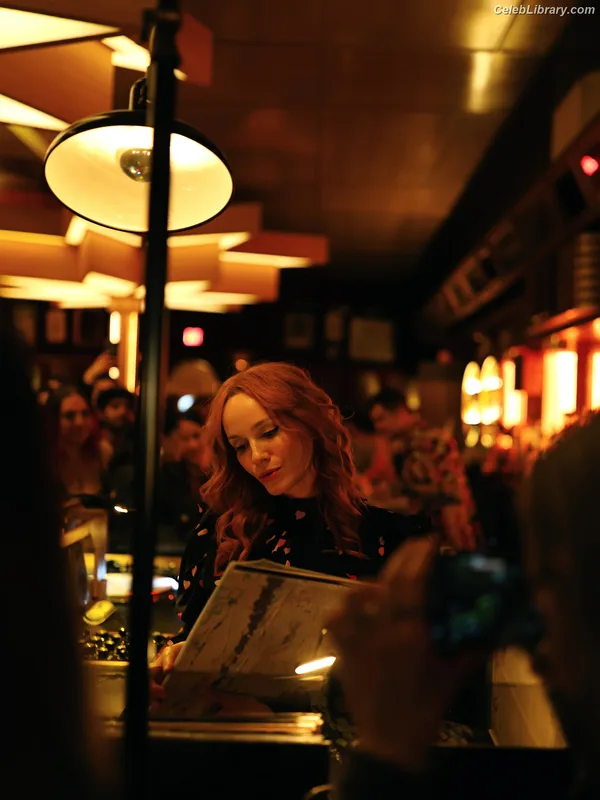 Christina Hendricks photo 13 of 2758