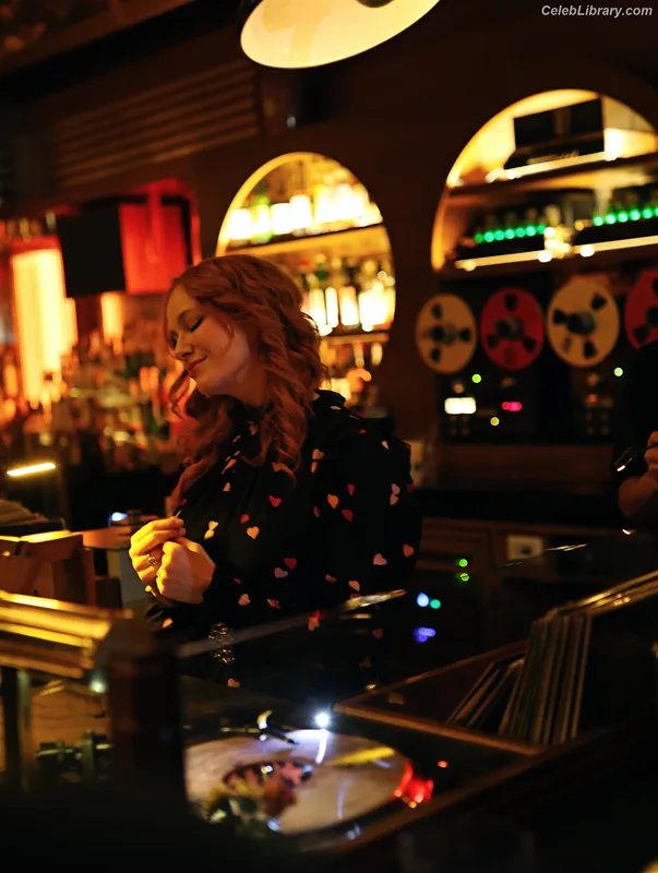 Christina Hendricks photo 14 of 2758