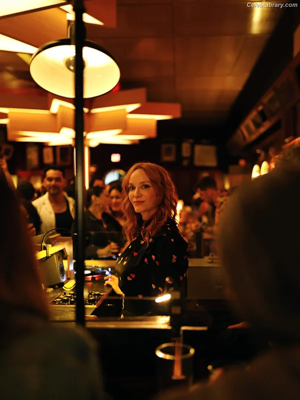 Christina Hendricks photo 15 of 2758